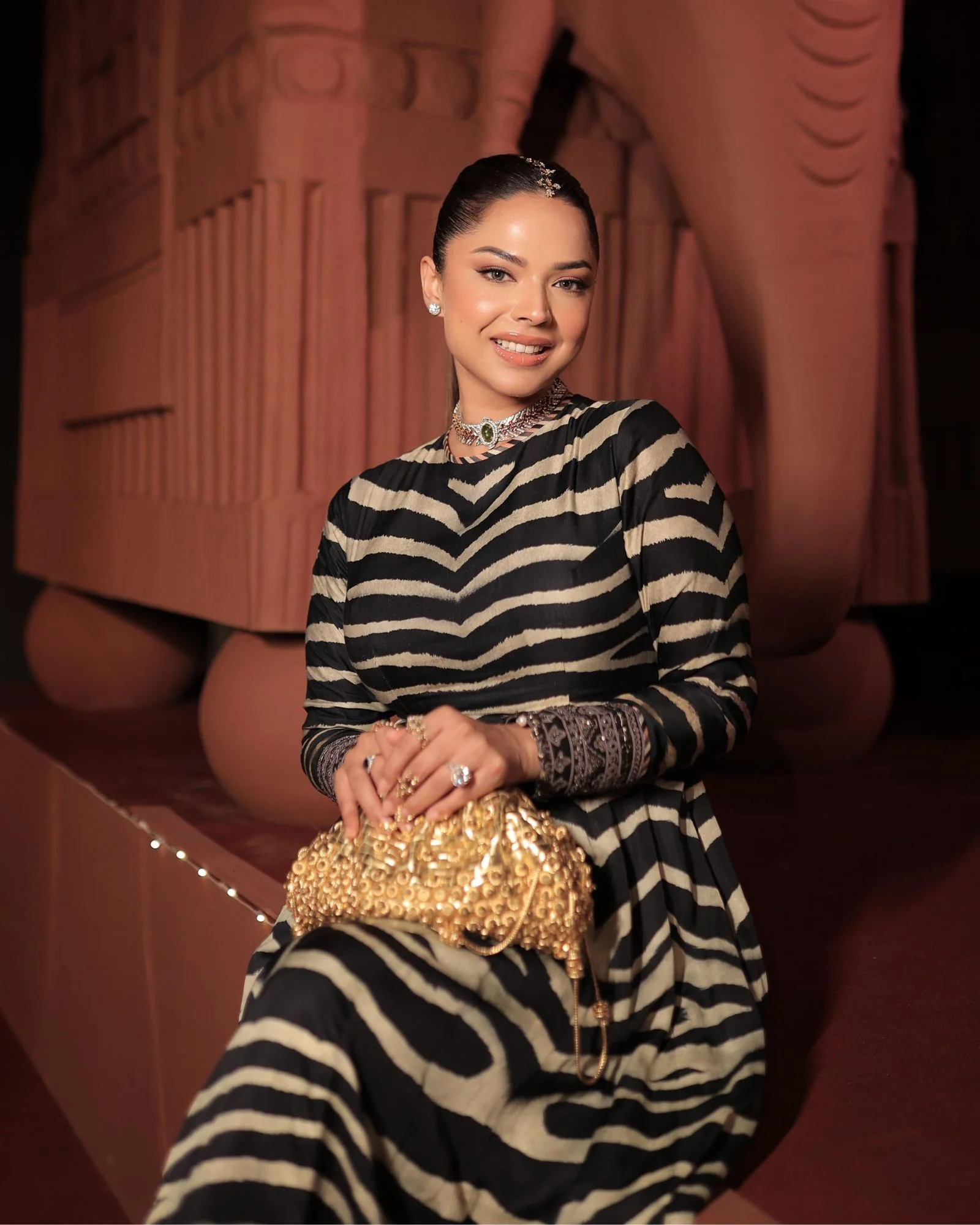 Auryn Sling Bag In Light Gold - Image 3