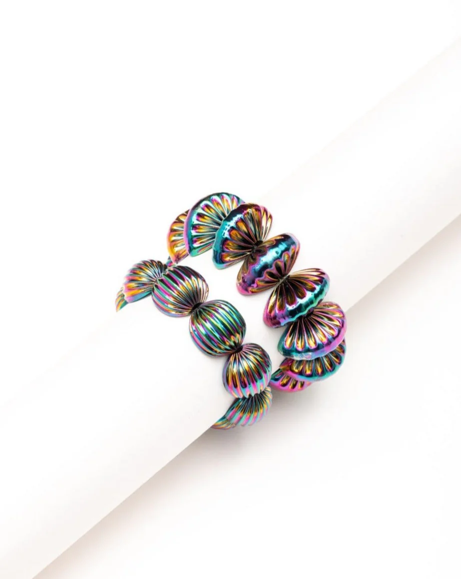 Maxima Scallop Bracelets In Iridescent - Image 3